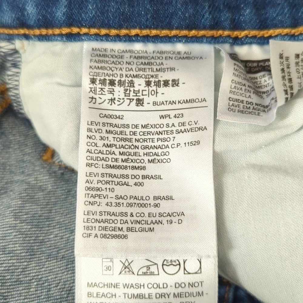 Levi's Women's Wedgie Fit Jeans - Picture 10 of 12